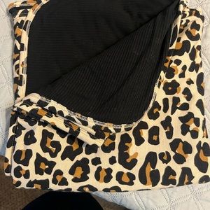 Posh Peanut Lana Leopard 40x40 patoo